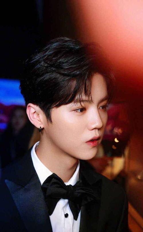 知情者爆料鹿晗视频,揭秘背后惊人真相